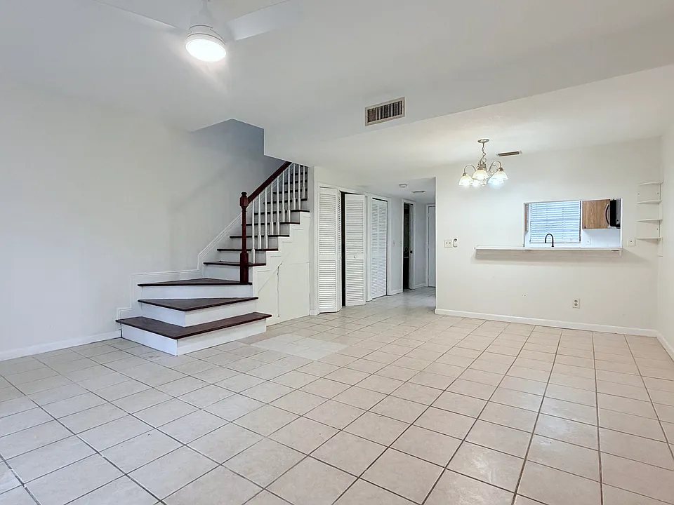 1910 W Sligh Ave #E104
