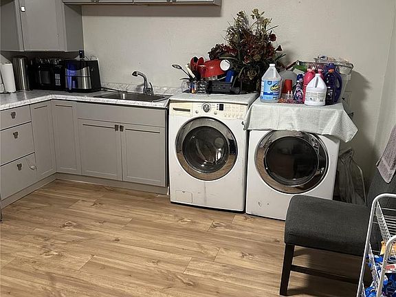 5th image of 821 Saint Monica Dr