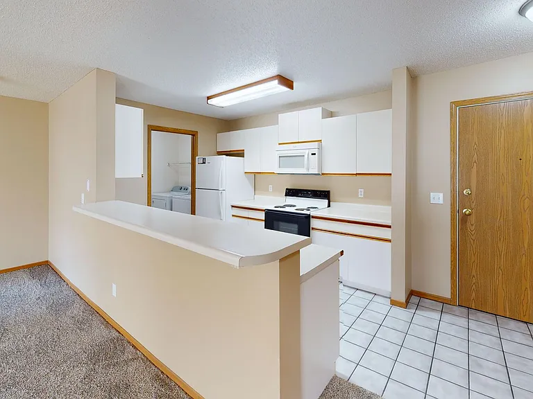 Dakota Park Apartments — Photo 16