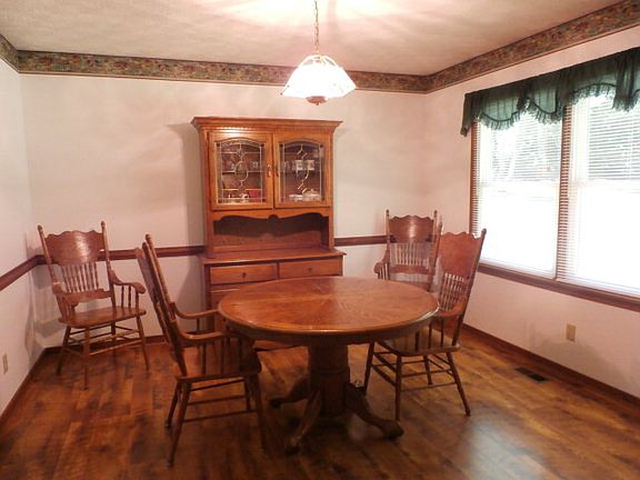 Large eat in kitchen