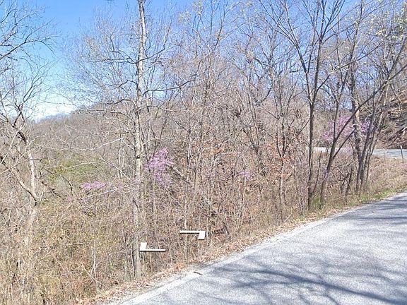2nd image of 32 Sunrise Ave
