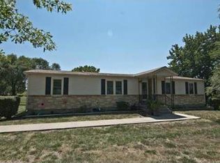 25843 Parallel Rd, Tonganoxie, KS 66086