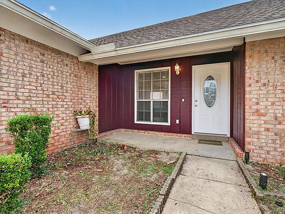 4th image of 820 Laurel Dr