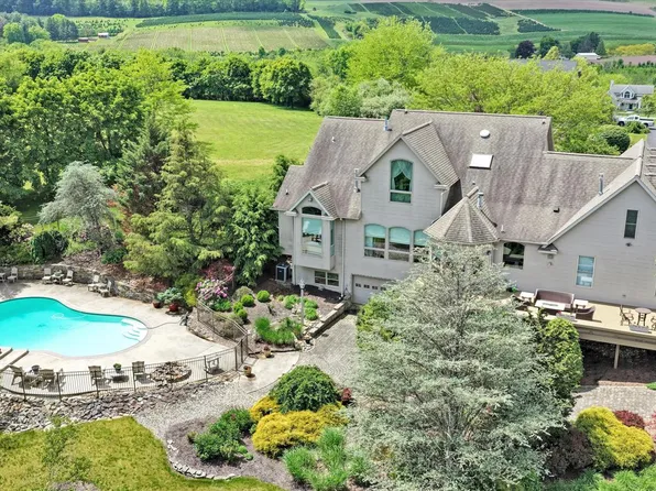 1161 Sunset Dr, Orwigsburg, PA 17961