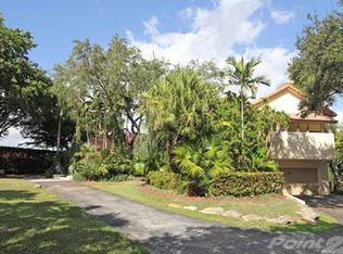 655 Casuarina Conc, Coral Gables, FL 33143