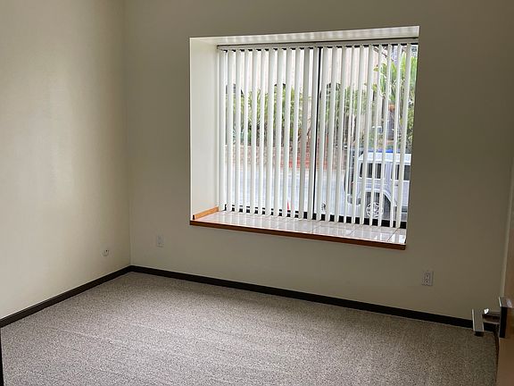 5th image of 2186 Montgomery Ave APT 1