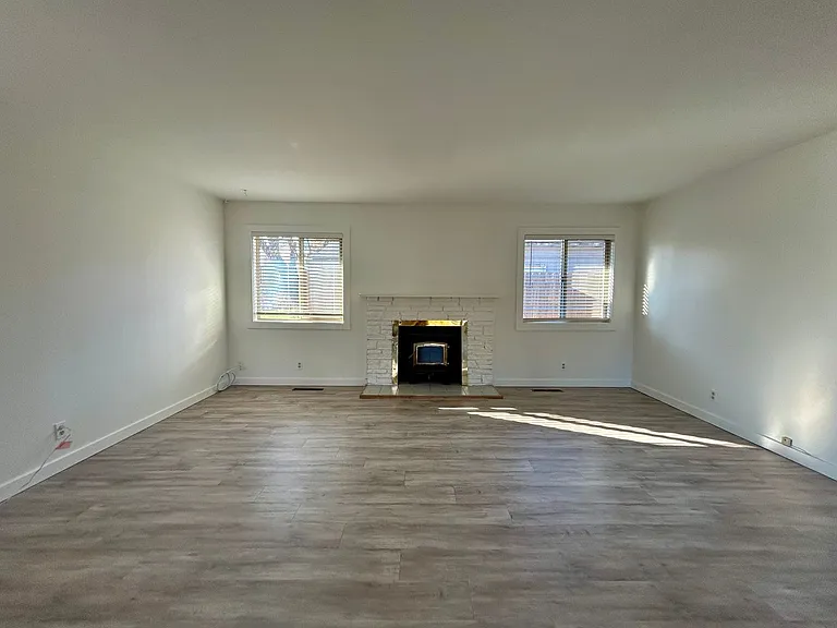 407 S Walnut St — Photo 5