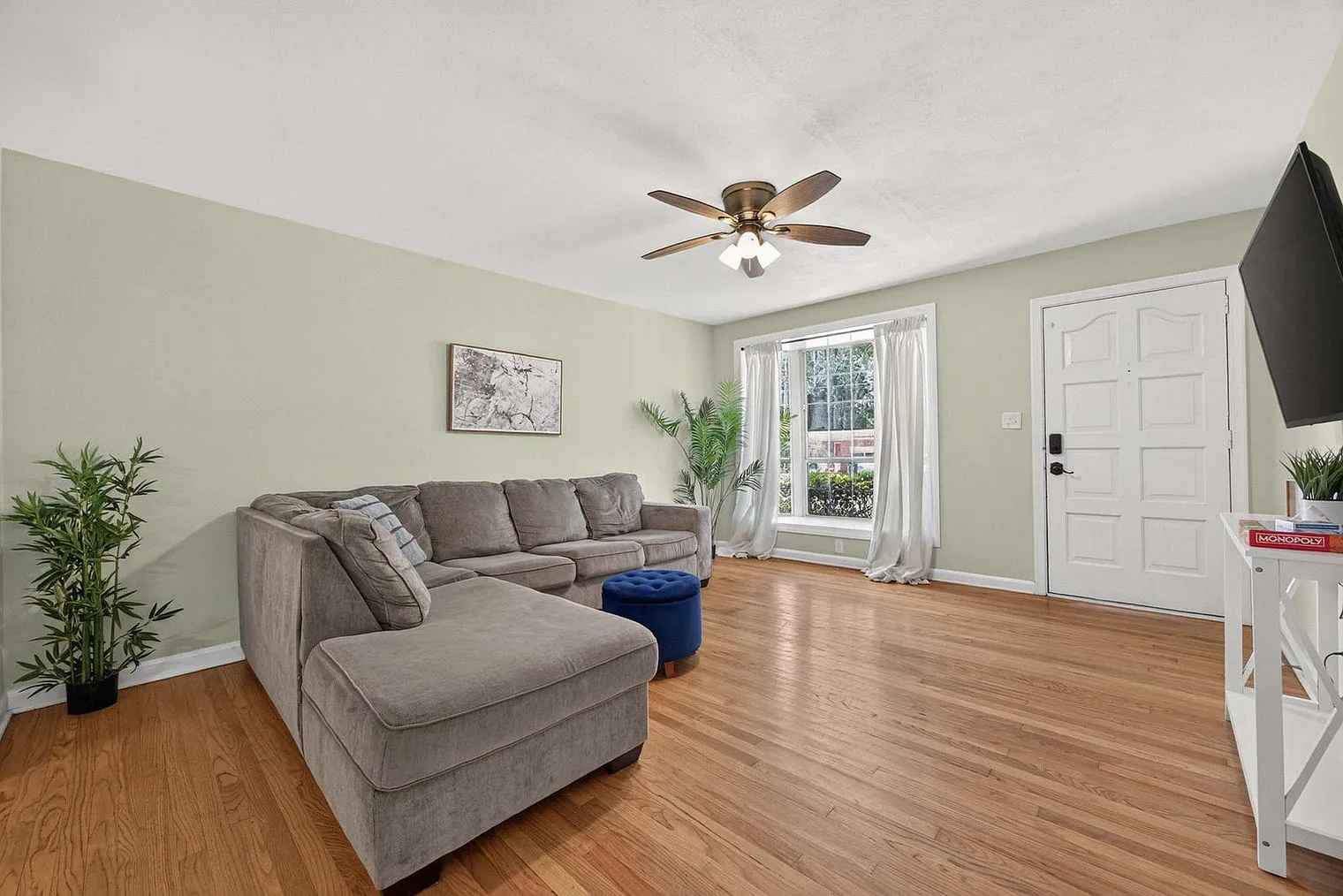 4 bed, 3.0 bath, 1646 sqft, $2,489 — Photo 3