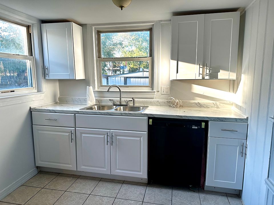 1st image of 428 New Market Rd #1