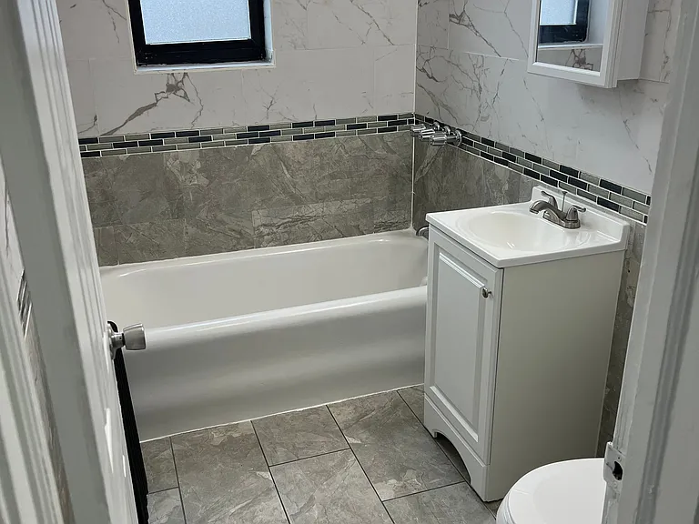 Union Square Apartments — Photo 13