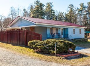 19 B St, East Flat Rock, NC 28726