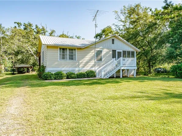 8260 Hemley St, Bayou La Batre, AL 36509