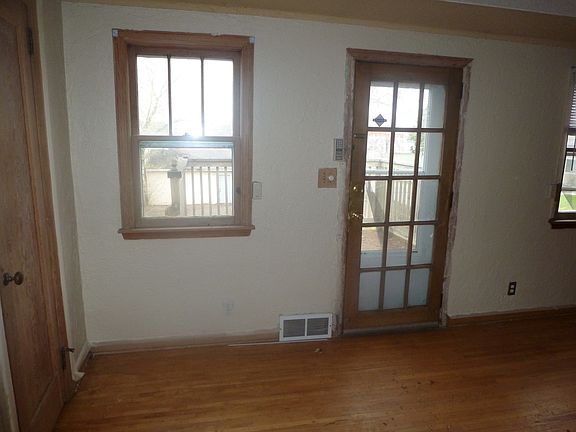 4th image of 4157 James Ave N