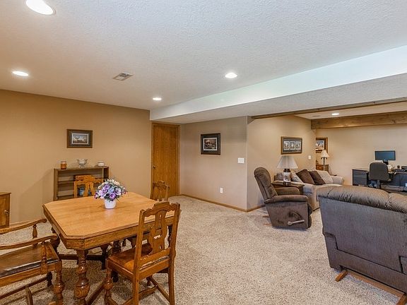 5th image of 790 SE Willow Brook Dr