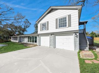 100 N Mattson St, West Columbia, TX 77486