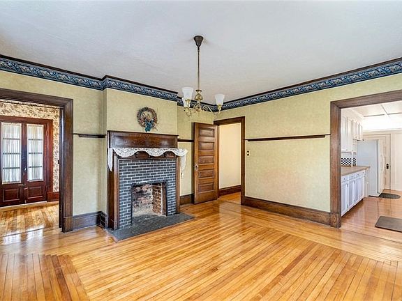 3rd image of 1915 Park Ave