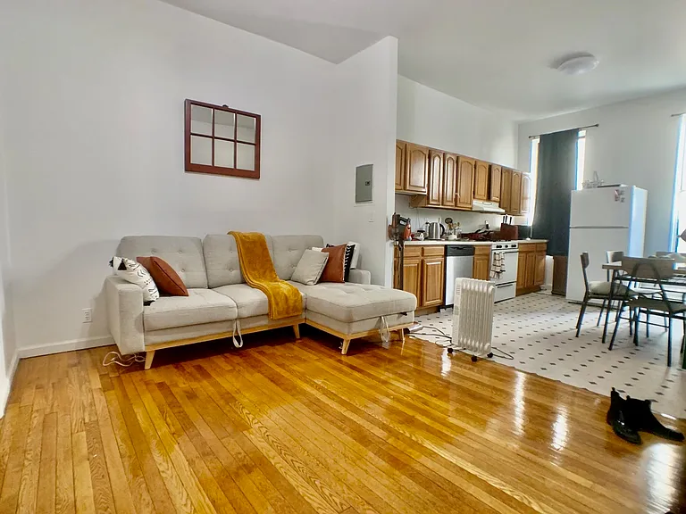 206 4th St #1F — Photo 4