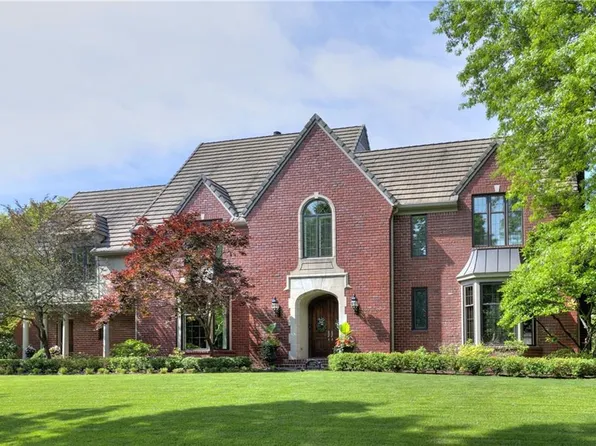 11632 Brookwood St, Leawood, KS 66211