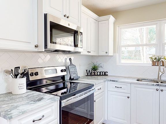 4th image of 2426 Brentwood Drive