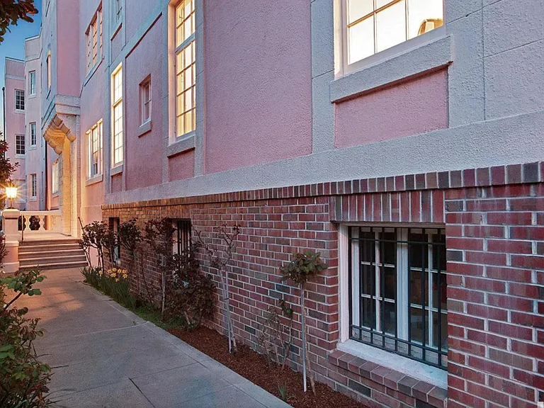 Vallejo St — Photo 23