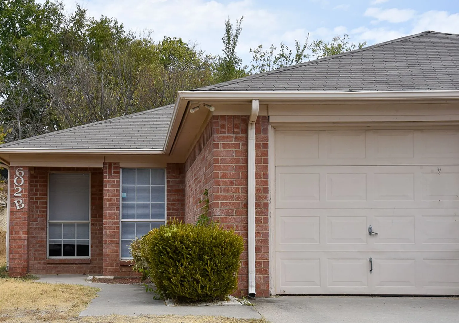 Spacious 4 Bedroom 2 Bath duplex Decatur TX — Photo 1