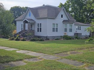 202 S 7th St, Okemah, OK 74859