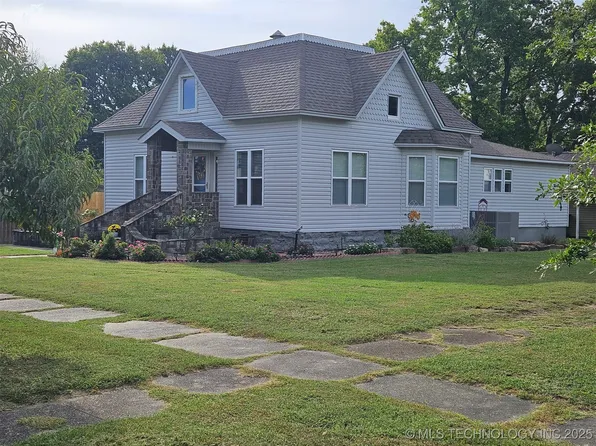 202 S 7th St, Okemah, OK 74859