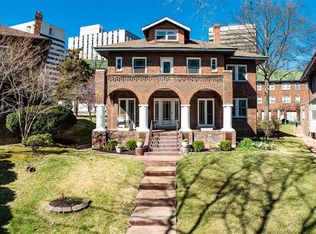7723 Country Club Ct, Saint Louis, MO 63105