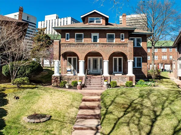 7723 Country Club Ct, Saint Louis, MO 63105