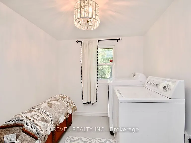 39 Domar Rd — Photo 12