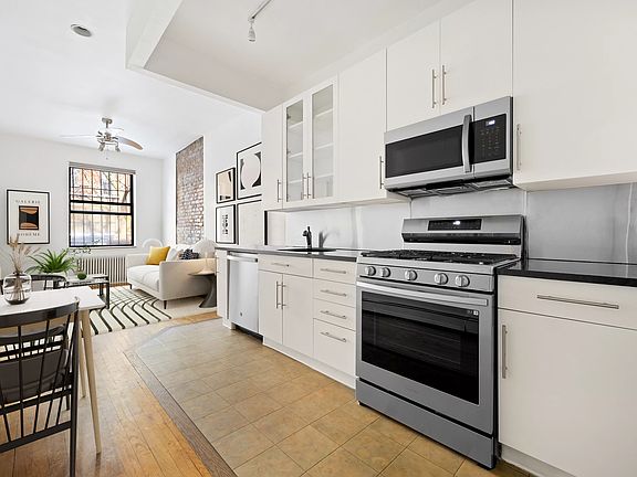2nd image of 706 Sackett St APT 1L