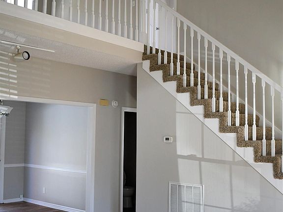4th image of 110 Norfolk Cir