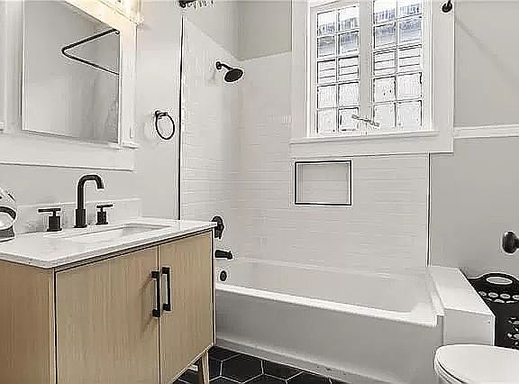 5th image of 1712-14 Painters St