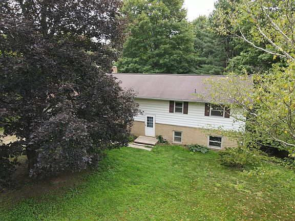 5th image of 36199 52nd Ave