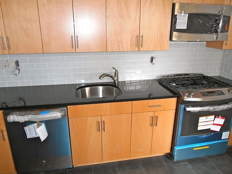 1st image of 200 E 64th St APT 3c
