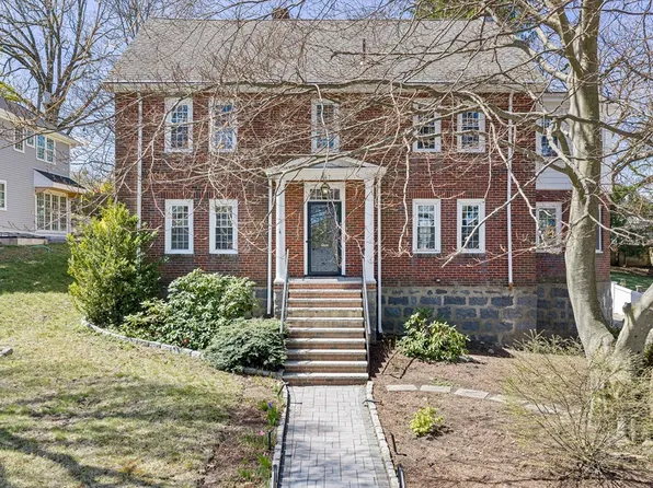 247 Stratford St, West Roxbury, MA 02132