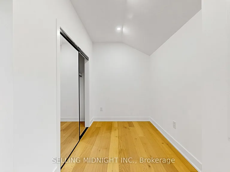 42 Guthrie Ave — Photo 34
