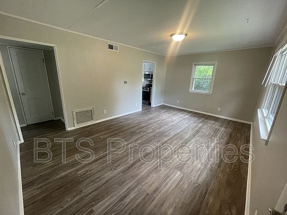 3rd image of 304 E Frances Ave