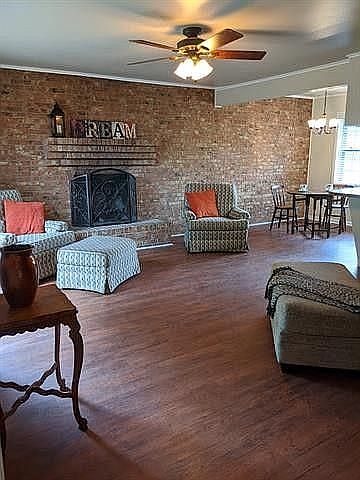 Den/Breakfast Nook