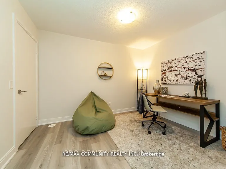 315 Village Green Sq #Townhouse 51 — Photo 17