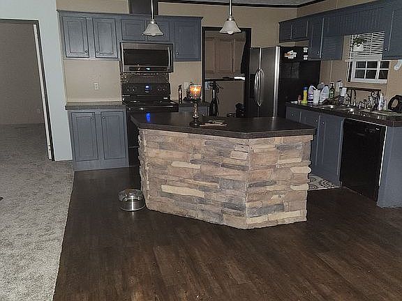 3rd image of 238 Lakeshore Cir