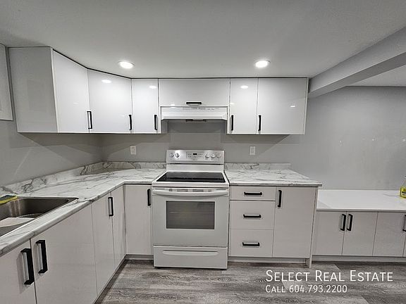3rd image of 45723 Lewis Ave #B