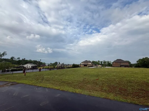 17 Piper Sq, Athens, AL 35611