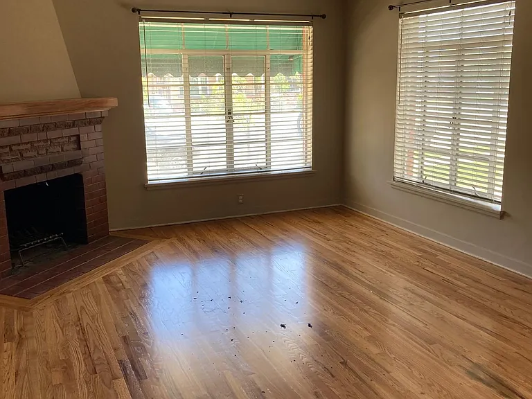 1033 S Arlington Ave — Photo 2