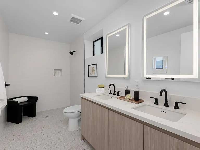 11055 Fruitland Dr #201 — Photo 25