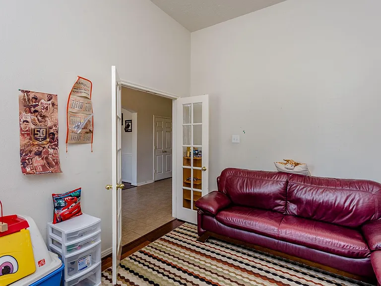 6706 Ashworth Dr — Photo 7
