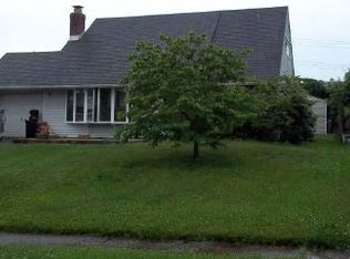 15 Prunewood Rd, Levittown, PA 19056