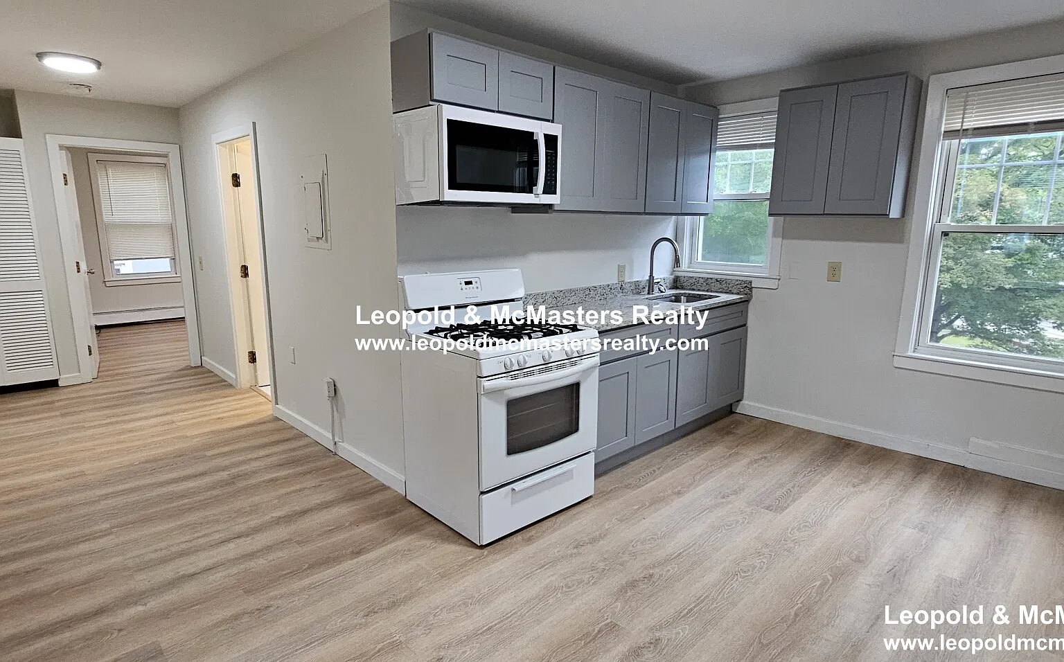 3 bed, 1.0 bath, 1400 sqft, $1,900 — Photo 1