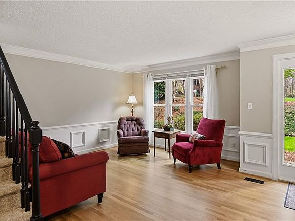 4th image of 97 Shadylawn Dr