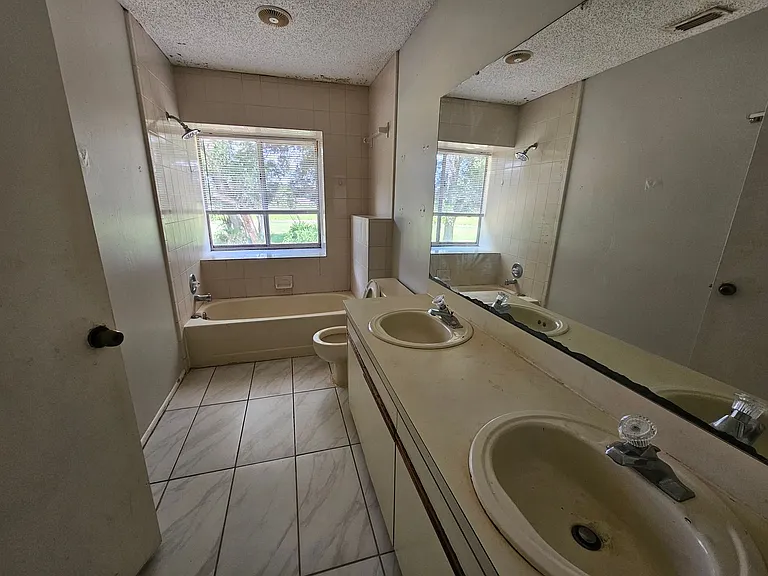 6560 Whirlaway Cir — Photo 3